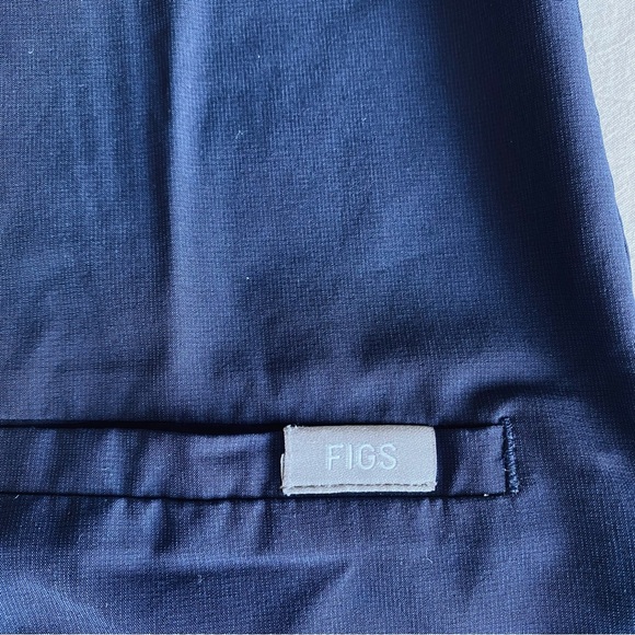 FIGS Technical Collection Casma 3-Pocket Scrub Top Shirt Women’s Navy Blue XS - Picture 8 of 10